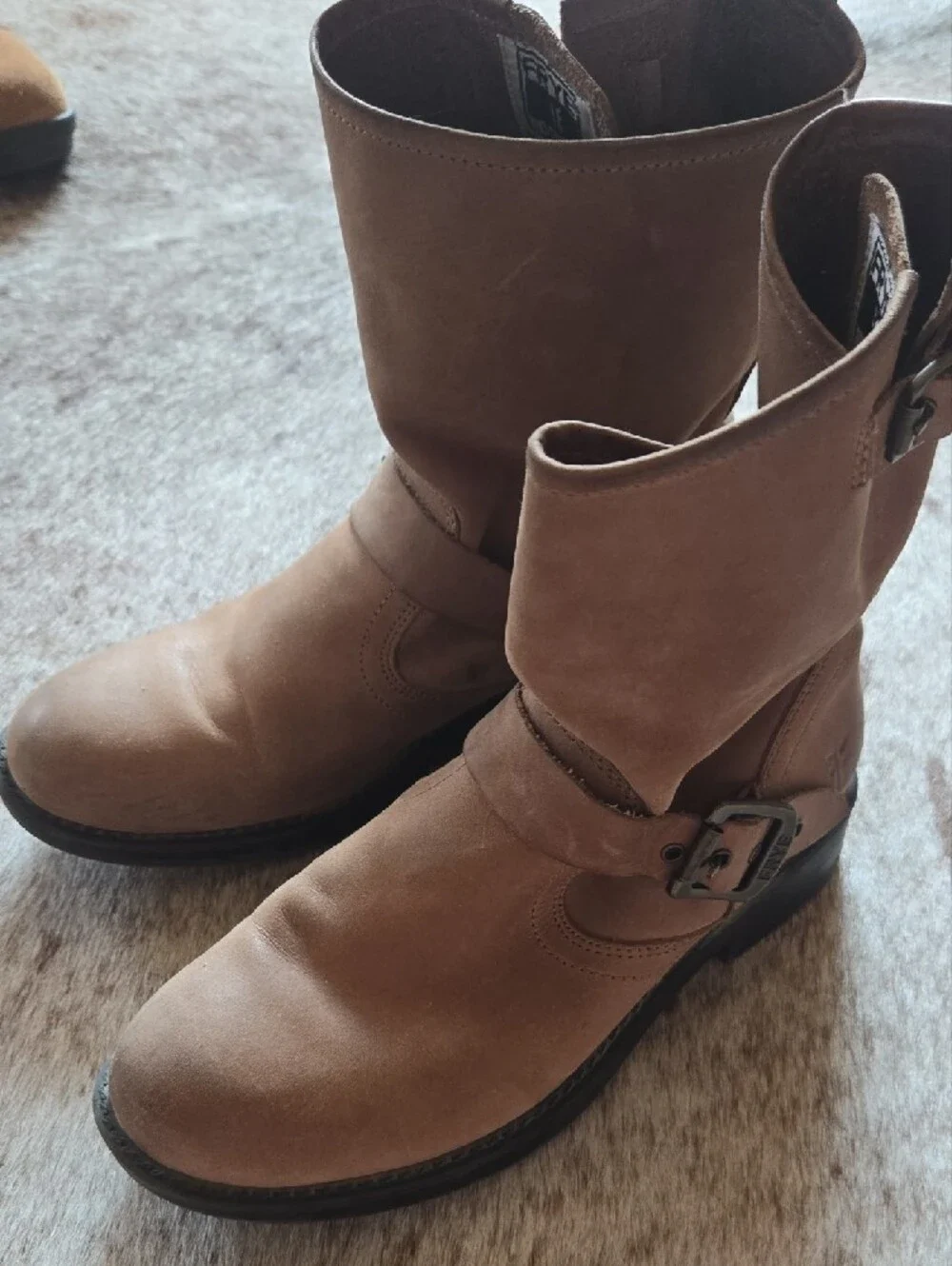Frye classic mid